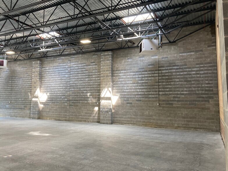 More Photos Of 78 Horseblock Rd, Yaphank Warehouse For Lease