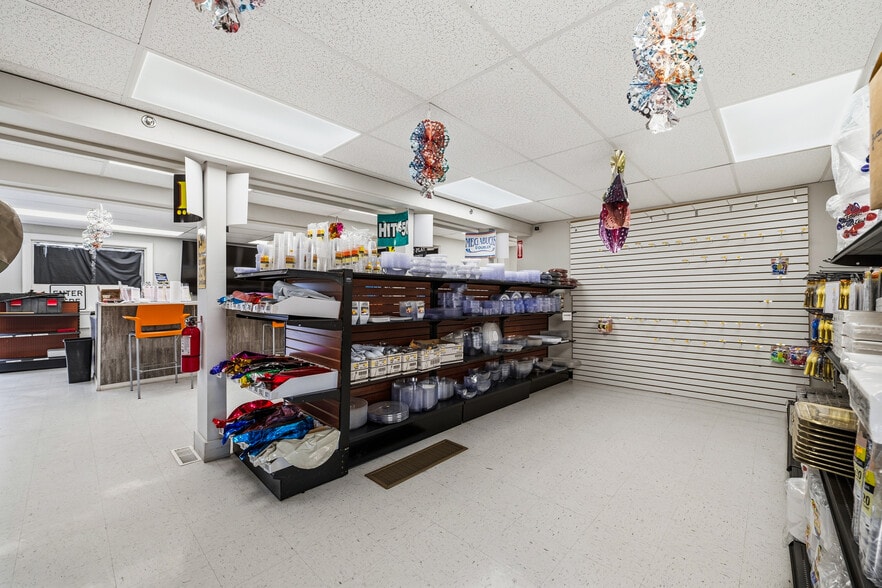 More Photos Of 47 Chelmsford St, Chelmsford Storefront Retail Residential For Sale