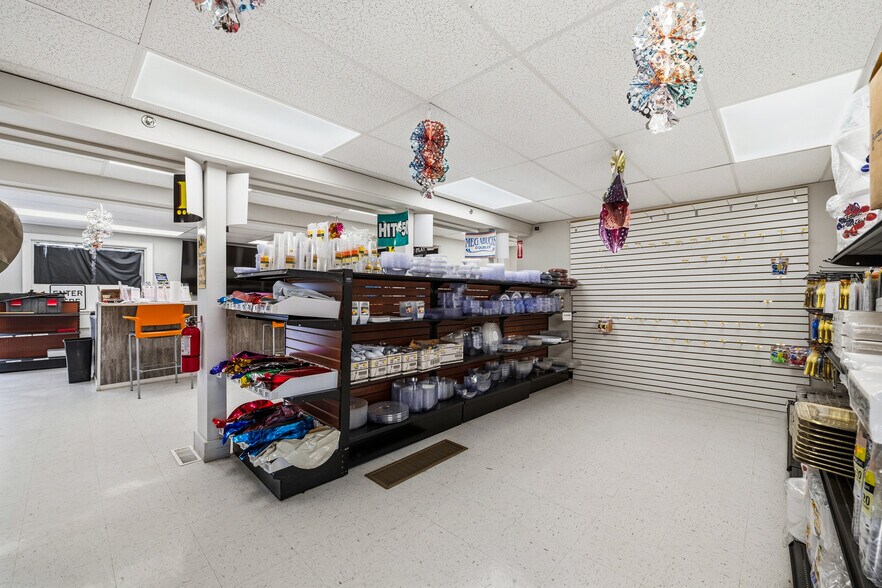 More Photos Of 47 Chelmsford St, Chelmsford Storefront Retail Residential For Sale