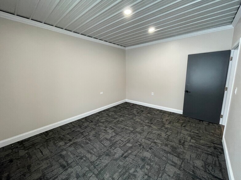 More Photos Of 1655 Plett Rd, Cadillac Office Residential For Lease