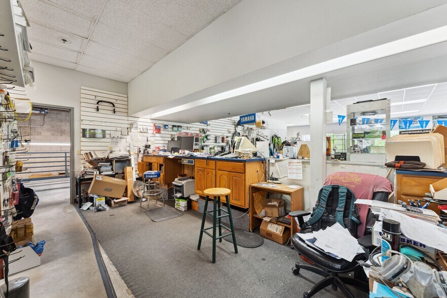 More Photos Of 4388 Shoreline Dr, Spring Park Storefront Retail Office For Sale