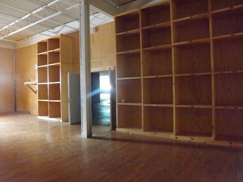 More Photos Of 700 Hepburn St, Milton Showroom For Lease