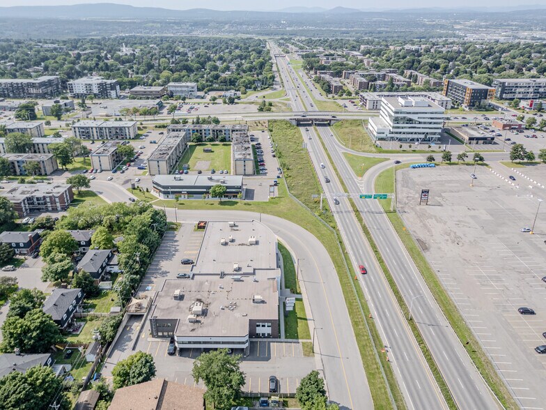 More Photos Of 3035 Av Maricourt, Québec Office For Lease