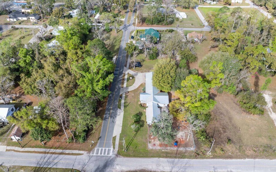 More Photos Of 311 NE Crawford St, Mayo Office For Sale