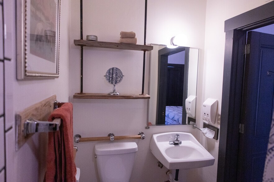 More Photos Of 585 Calle La Placita, Lincoln Hospitality For Sale