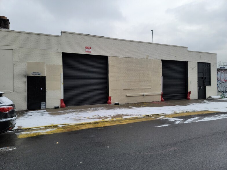 More Photos Of 272-280 Seigel St, Brooklyn Restaurant For Lease