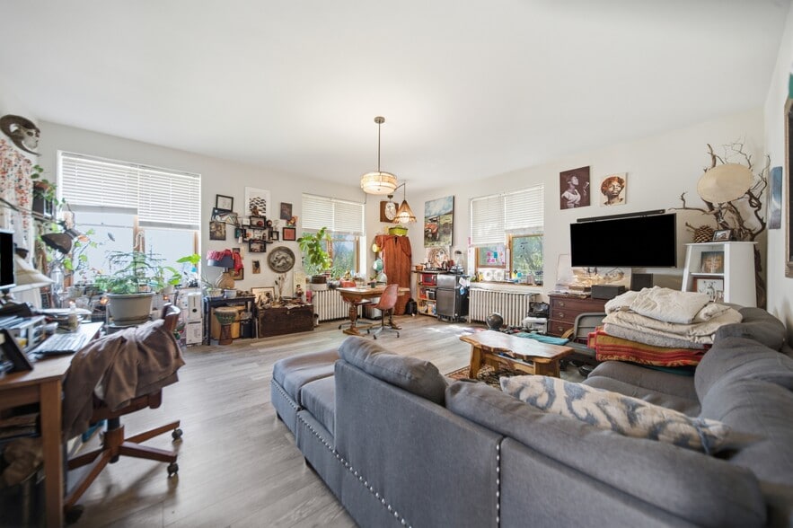 More Photos Of 193 Elk St, Buffalo Religious Facility For Sale