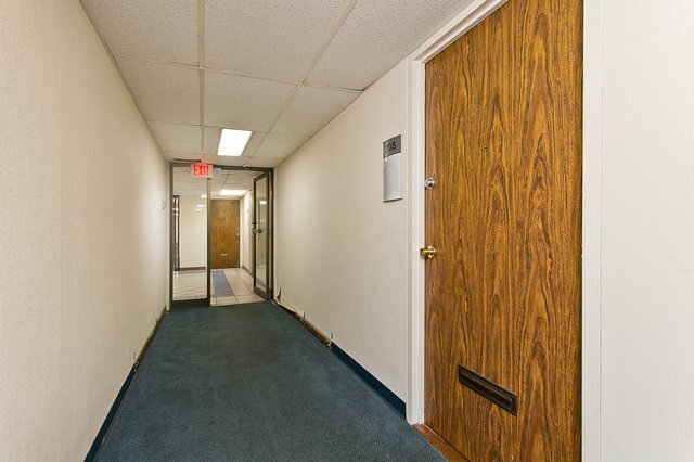 More Photos Of 438-444 Hobron Ln, Honolulu Office For Lease