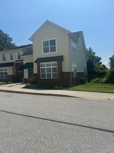 More Photos Of 408 Larch Cir, Wilmington Unknown For Lease