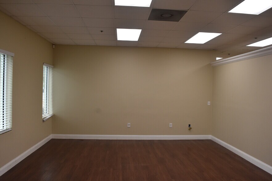 More Photos Of 13000 Automobile Blvd N, Clearwater Warehouse For Lease
