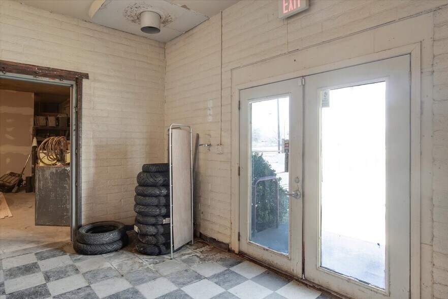 More Photos Of 2100 Bosque Farms Blvd, Peralta Auto Repair For Sale