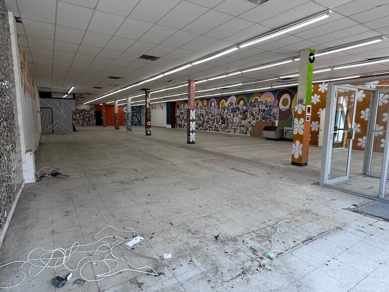 More Photos Of 936-950 Rue Notre-Dame O, Montréal Storefront Retail Residential For Lease