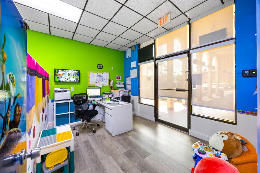 More Photos Of 9610-9632 Fontainebleau Blvd, Miami Storefront Retail Office For Sale