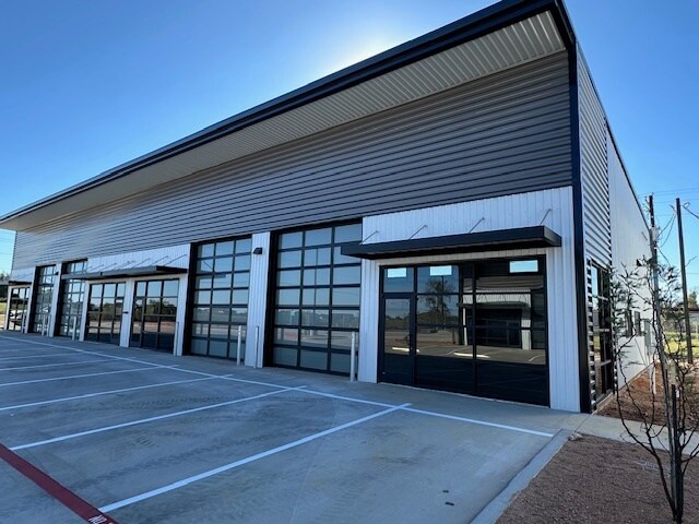 More Photos Of 355 Cross Creek Rd, Georgetown Showroom For Sale