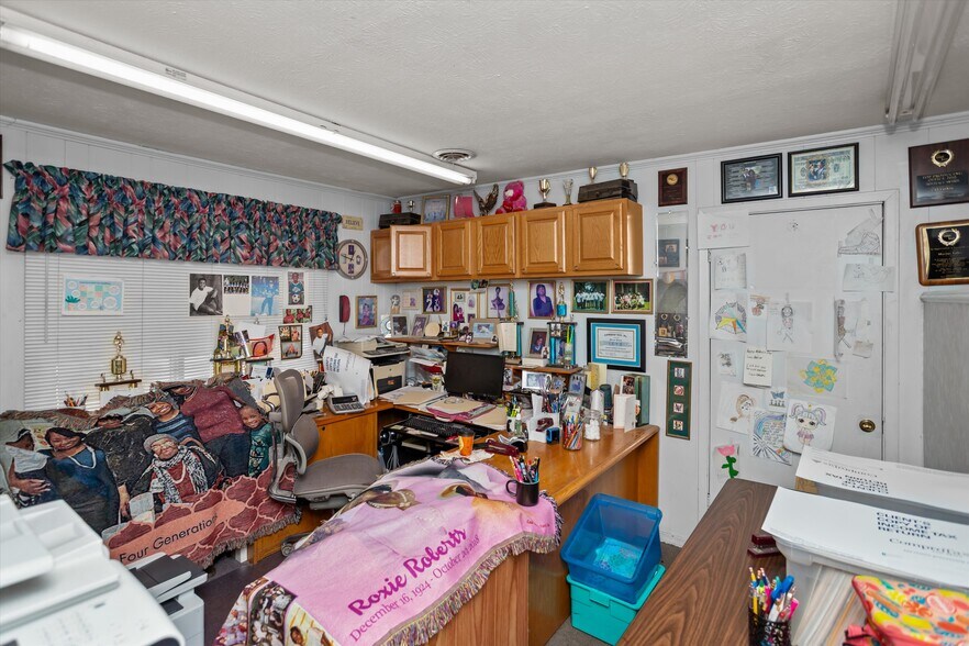More Photos Of 205 E Denman Ave, Lufkin Flex For Sale