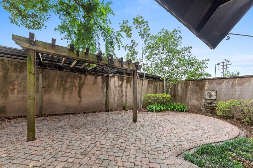 More Photos Of 214 Jefferson St, Lafayette Office For Lease