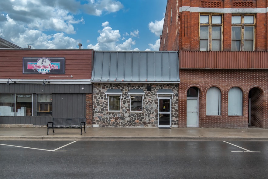 Primary Photo Of 58 Dundas St E, Napanee Storefront For Sale