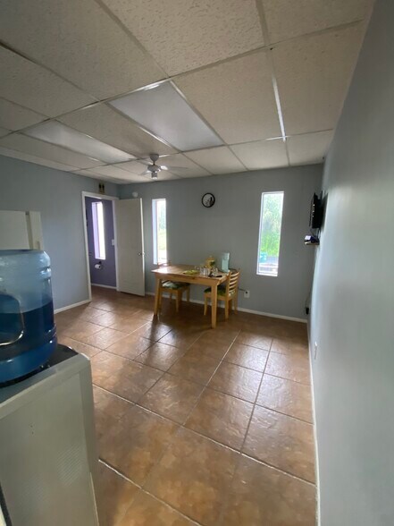 More Photos Of 12820 Kenwood Ln, Fort Myers Medical For Lease