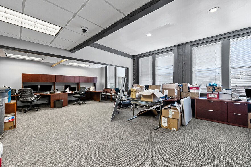 More Photos Of 105 E North St, Greenville Office For Lease
