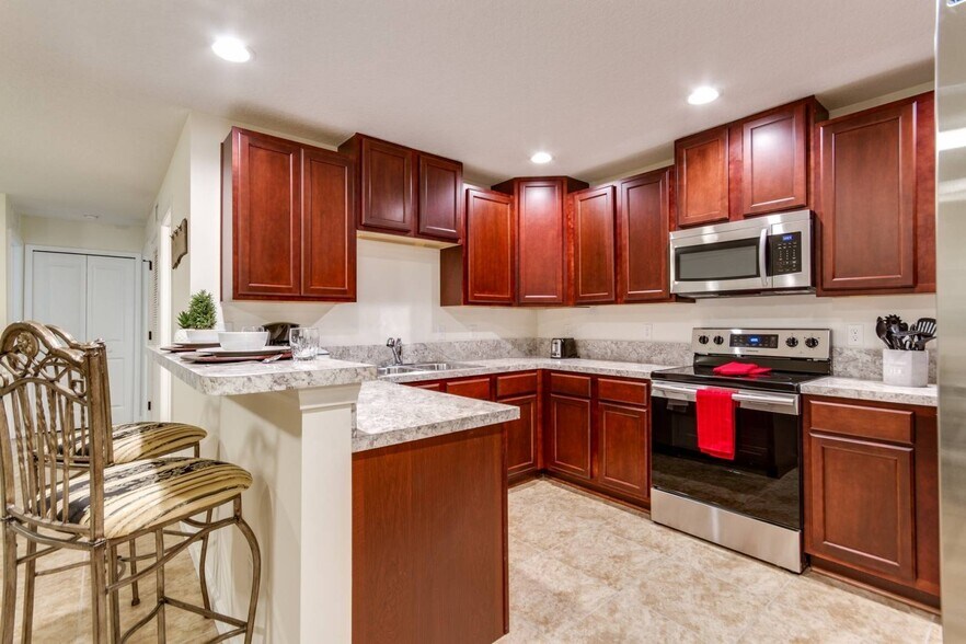 More Photos Of 806 Oak St, Green Cove Springs Apartments For Sale