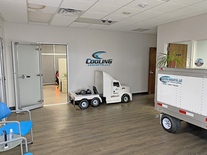 More Photos Of 5920 Gateway Industrial Dr, Belleville Warehouse For Lease