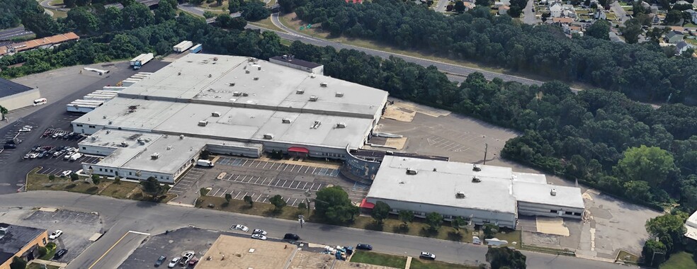 Primary Photo Of 140-200 Adams Blvd, Farmingdale Warehouse For Lease