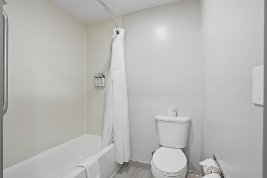 More Photos Of 10680 S Auto Mall Dr, Sandy Hotel For Sale