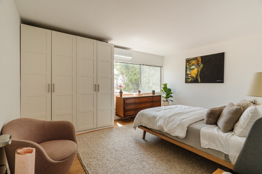 More Photos Of 40 18th Ave, Venice Apartments For Sale