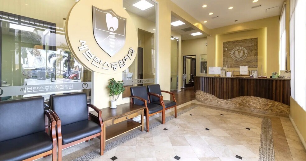 More Photos Of 8471 Garden Grove Blvd, Garden Grove Medical For Sale