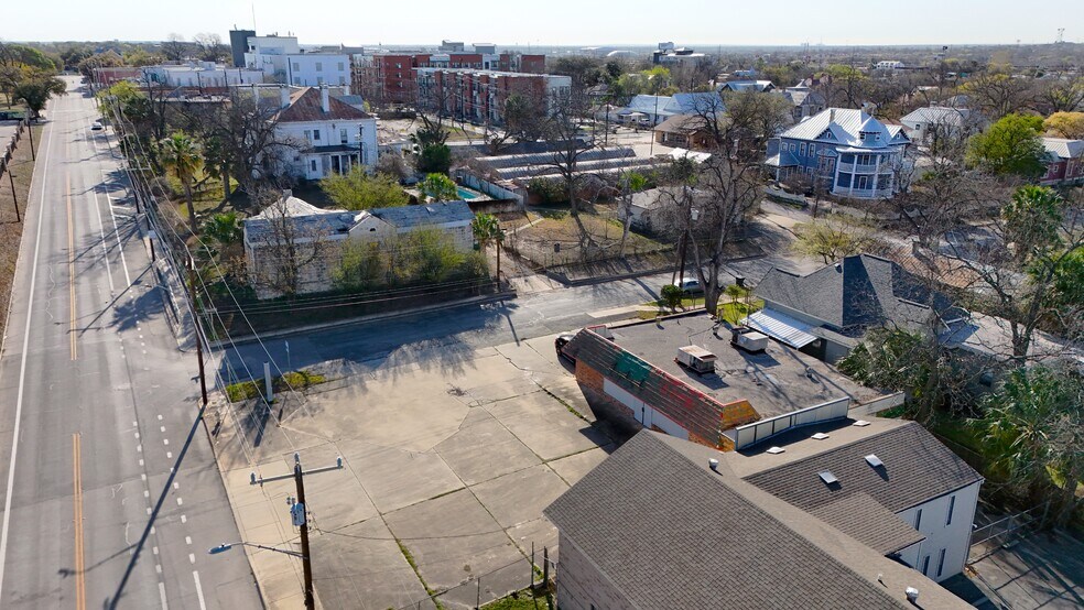 More Photos Of 1136 E Grayson St, San Antonio Convenience Store For Lease