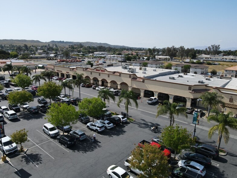 More Photos Of 400-498 4th St, Perris Unknown For Lease