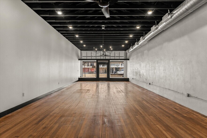 More Photos Of 106 N Main St, Grand Saline Storefront For Sale