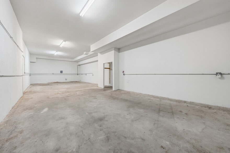 More Photos Of 586 W Avenue 28, Los Angeles Warehouse For Lease