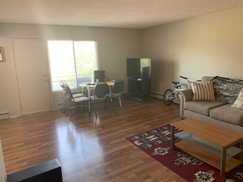 More Photos Of 11112 124th St NW, Edmonton Apartments For Sale