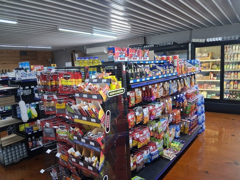 More Photos Of 2013 Tennessee St, Westpoint General Retail For Sale
