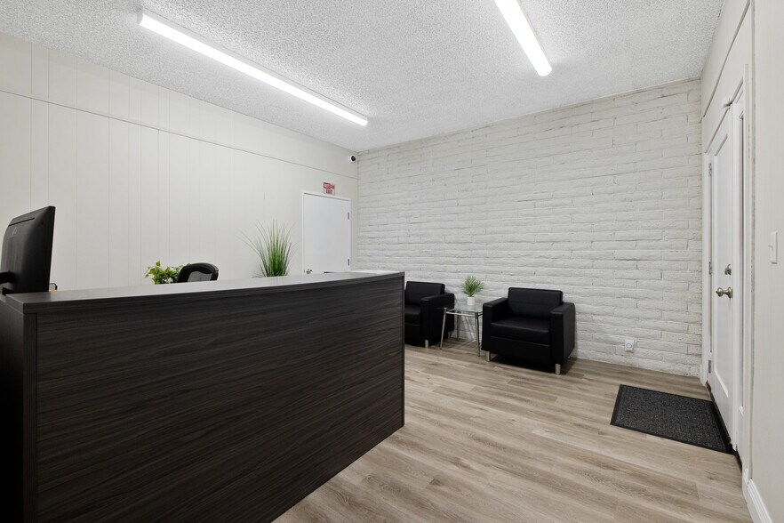 More Photos Of 1620 W Mineral King Ave, Visalia Office For Sale