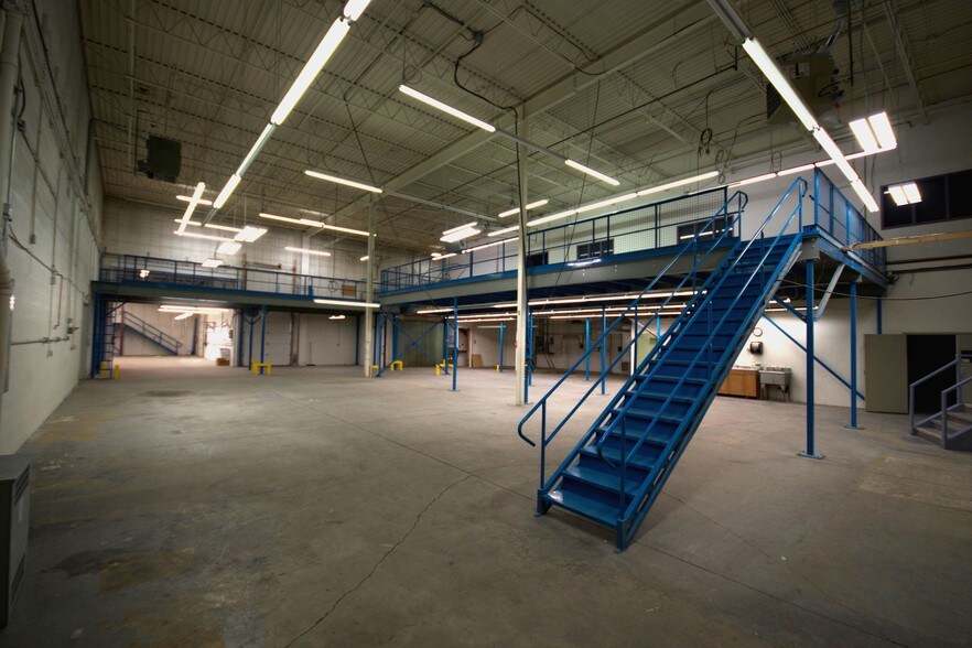 More Photos Of 3536 27th St NE, Calgary Warehouse For Lease