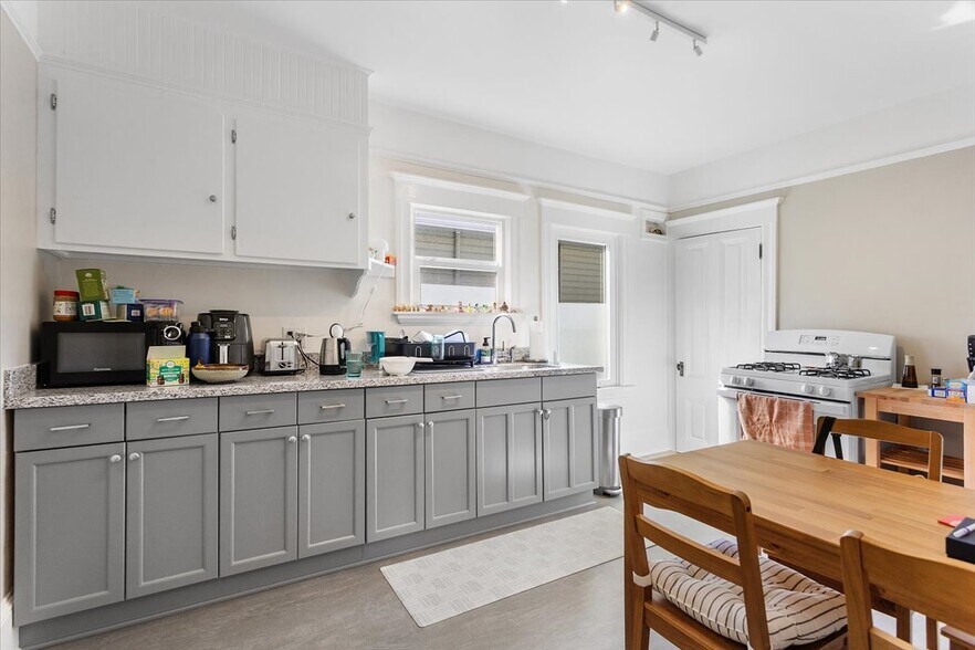 More Photos Of 3110 California St, Berkeley Multifamily For Sale