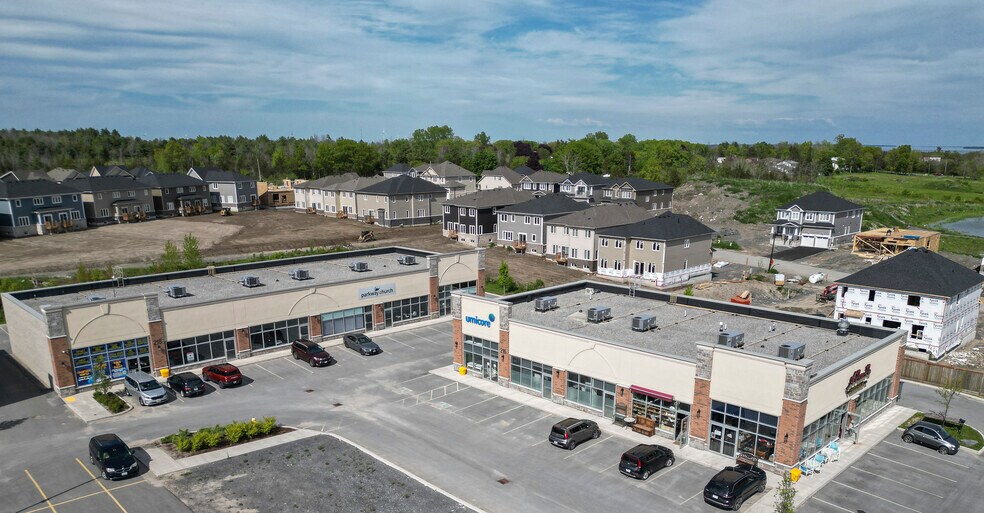 More Photos Of 220 Main St, Loyalist General Retail For Lease