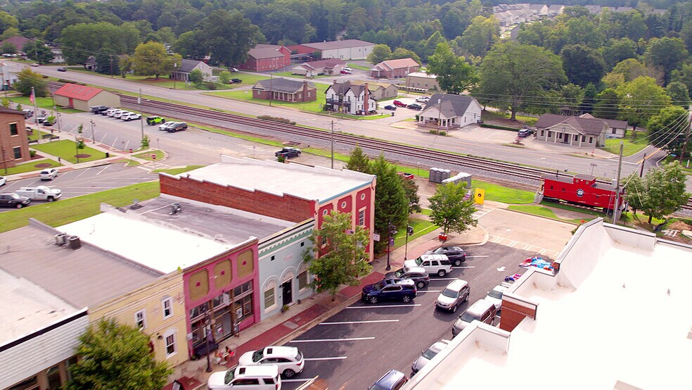 More Photos Of 5603 Main St, Flowery Branch Restaurant For Lease