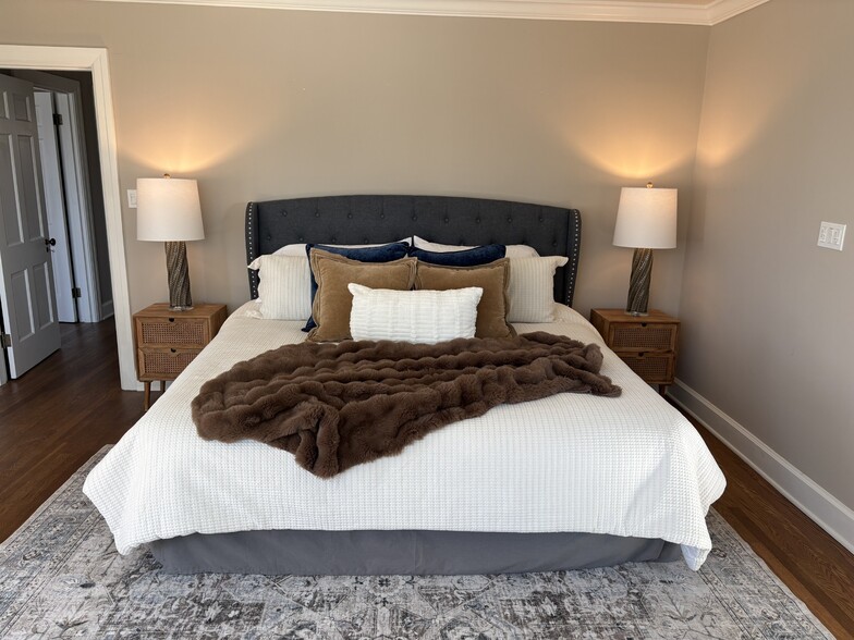 More Photos Of 621 E College St, Pulaski Hotel For Sale