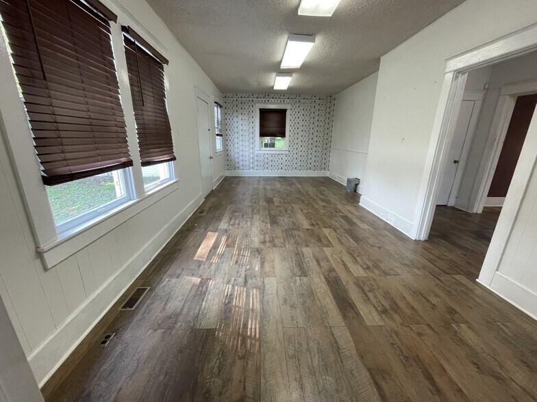 More Photos Of 312 W Main St, Waverly Freestanding For Sale