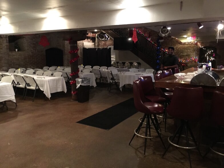 More Photos Of 299 S Main St, Memphis Restaurant For Lease