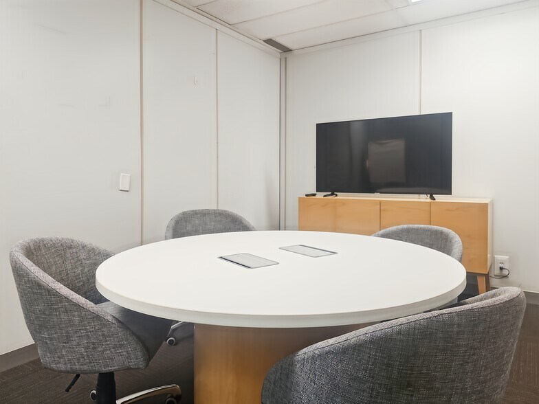 More Photos Of 4838 Richard Rd SW, Calgary Coworking Space