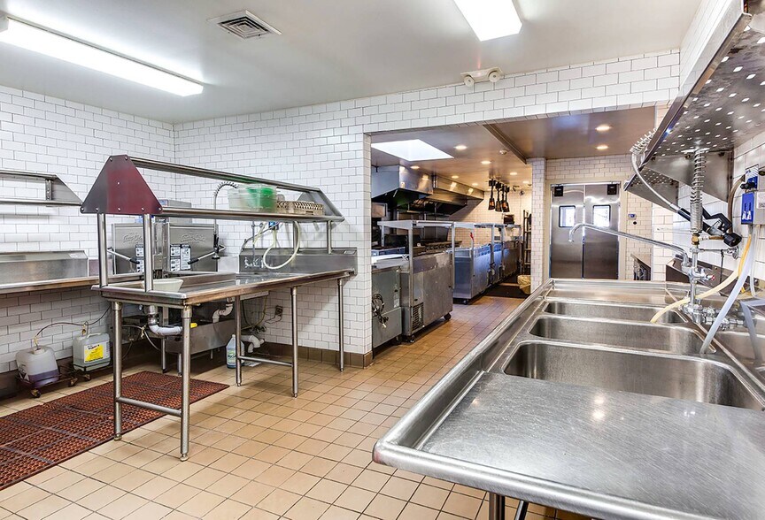 More Photos Of 74 Montauk Hwy, Amagansett Restaurant For Lease