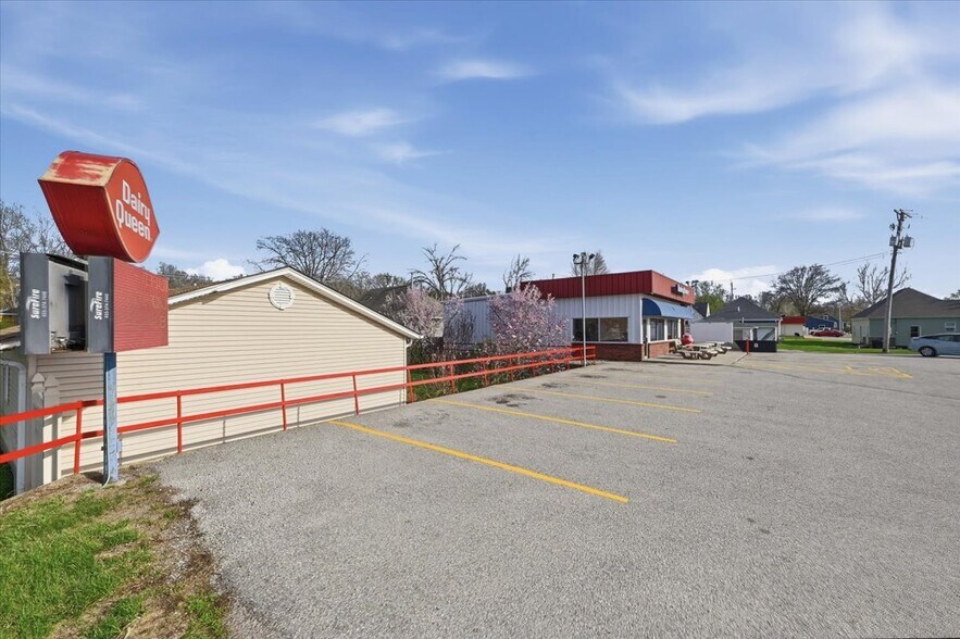 More Photos Of 309 US-6 Hwy, Oakland Fast Food For Sale