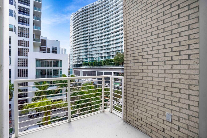 More Photos Of NE Miami Ave, Miami Unknown For Lease