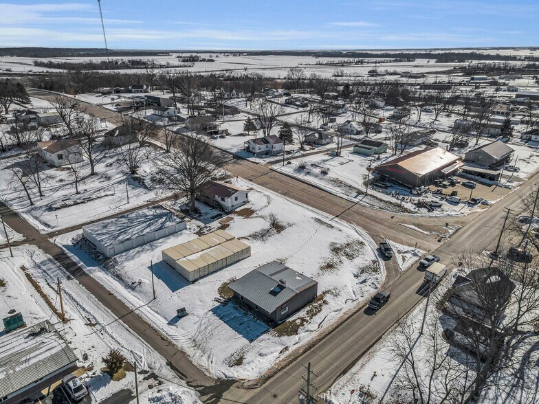 More Photos Of 700 Waters St, Carrollton Freestanding For Sale