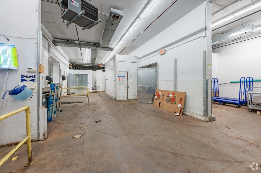More Photos Of 4790-4802 Turney Rd, Garfield Heights Freestanding For Lease
