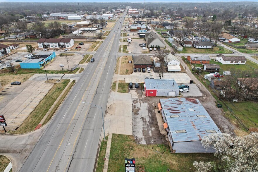 More Photos Of 603 W Rogers Blvd, Skiatook Freestanding For Sale